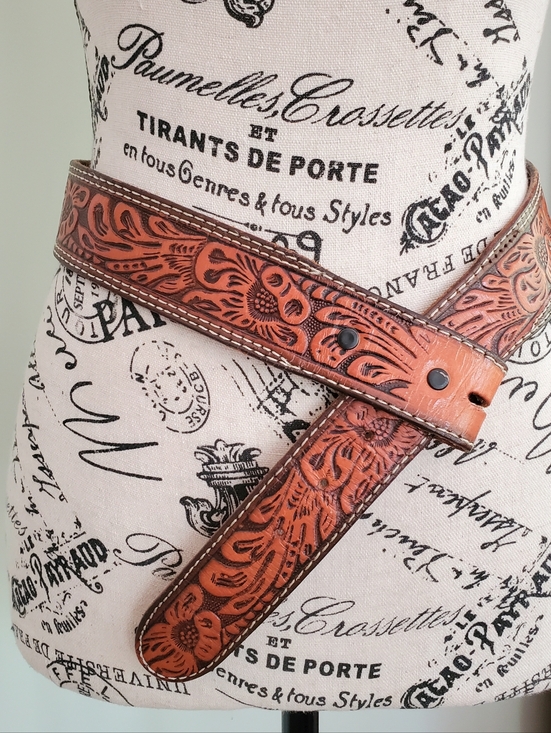 Vintage Tooled Leather Western Floral Belt - Picture 2 of 10